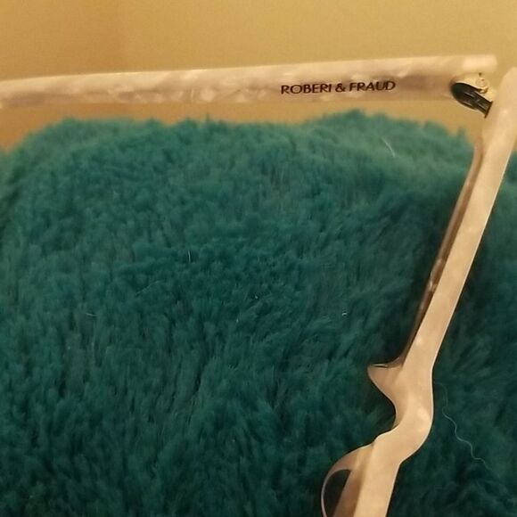 Roberi & Fraud Frances cateye Pearlized sunglasses - Picture 13 of 15